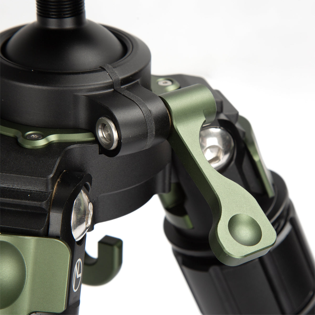 Nieload Nieload™ RED MIST SA TRIPOD - Cameras & Optics > Camera & Optic Accessories > Tripods & Monopods Tripod