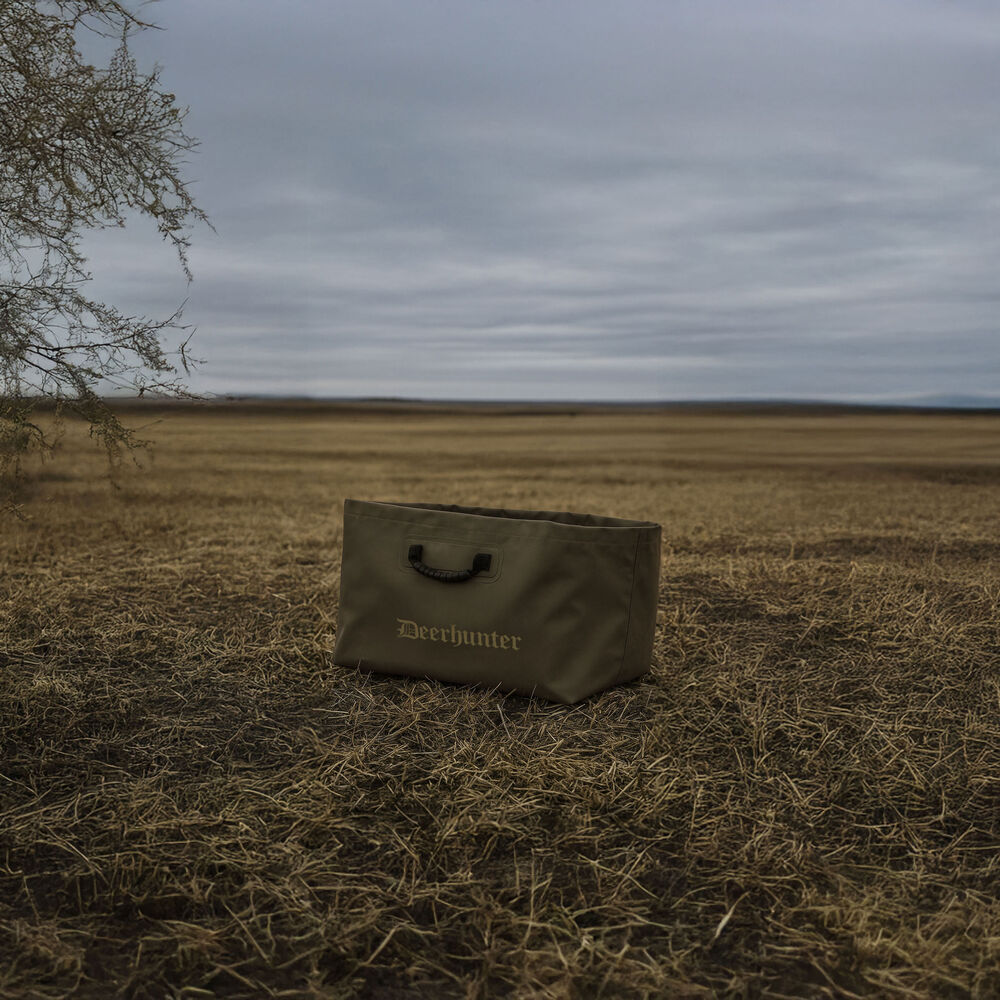 Deerhunter Vandtæt vildttaske - Art Green – i brug i naturen